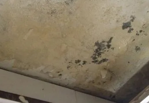 东港阳台漏水维修公司分享下东港卫生间渗水维修需要注意哪些问题。